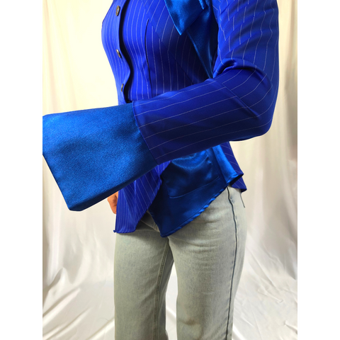Striped long sleeve blouse with collar.