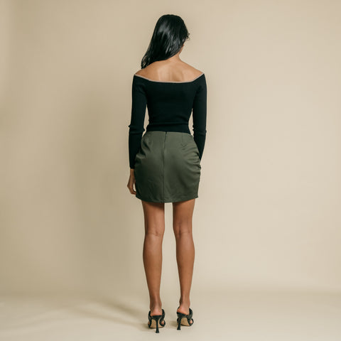 Olive green, mini skirt featuring gathering detail both two side. 